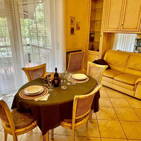 Doctor House Desenzano Apartment Desenzano del Garda Ngoại thất bức ảnh