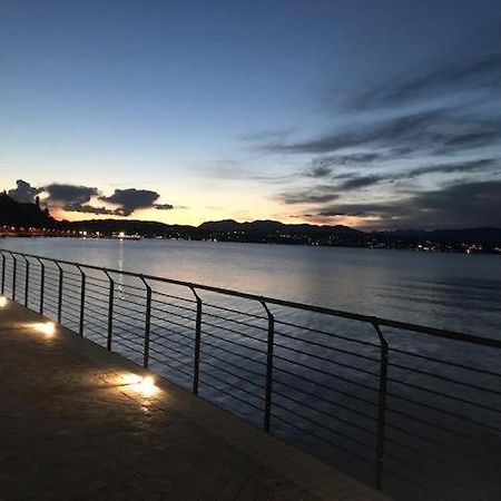 Doctor House Desenzano Apartment Desenzano del Garda Ngoại thất bức ảnh
