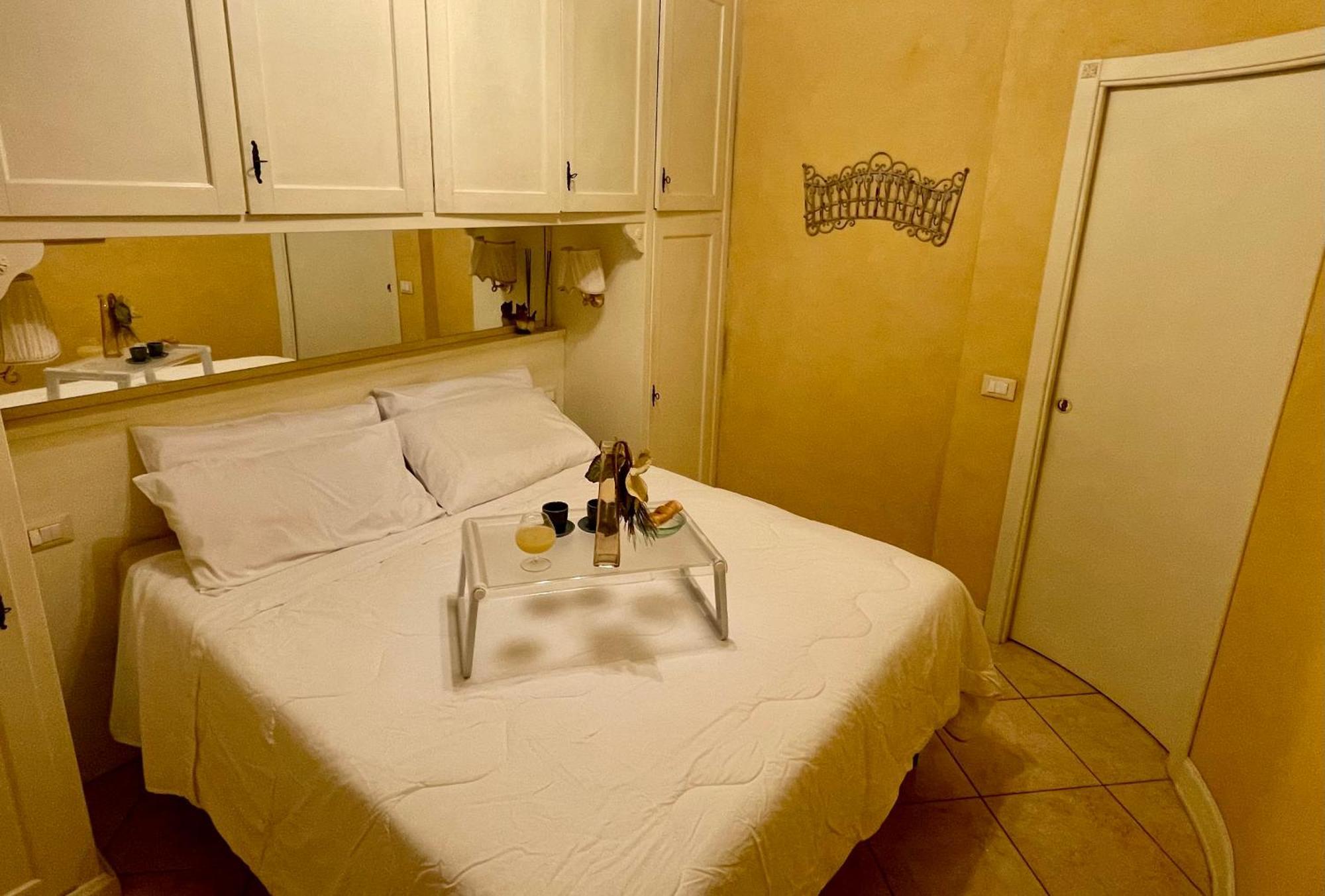 Doctor House Desenzano Apartment Desenzano del Garda Ngoại thất bức ảnh