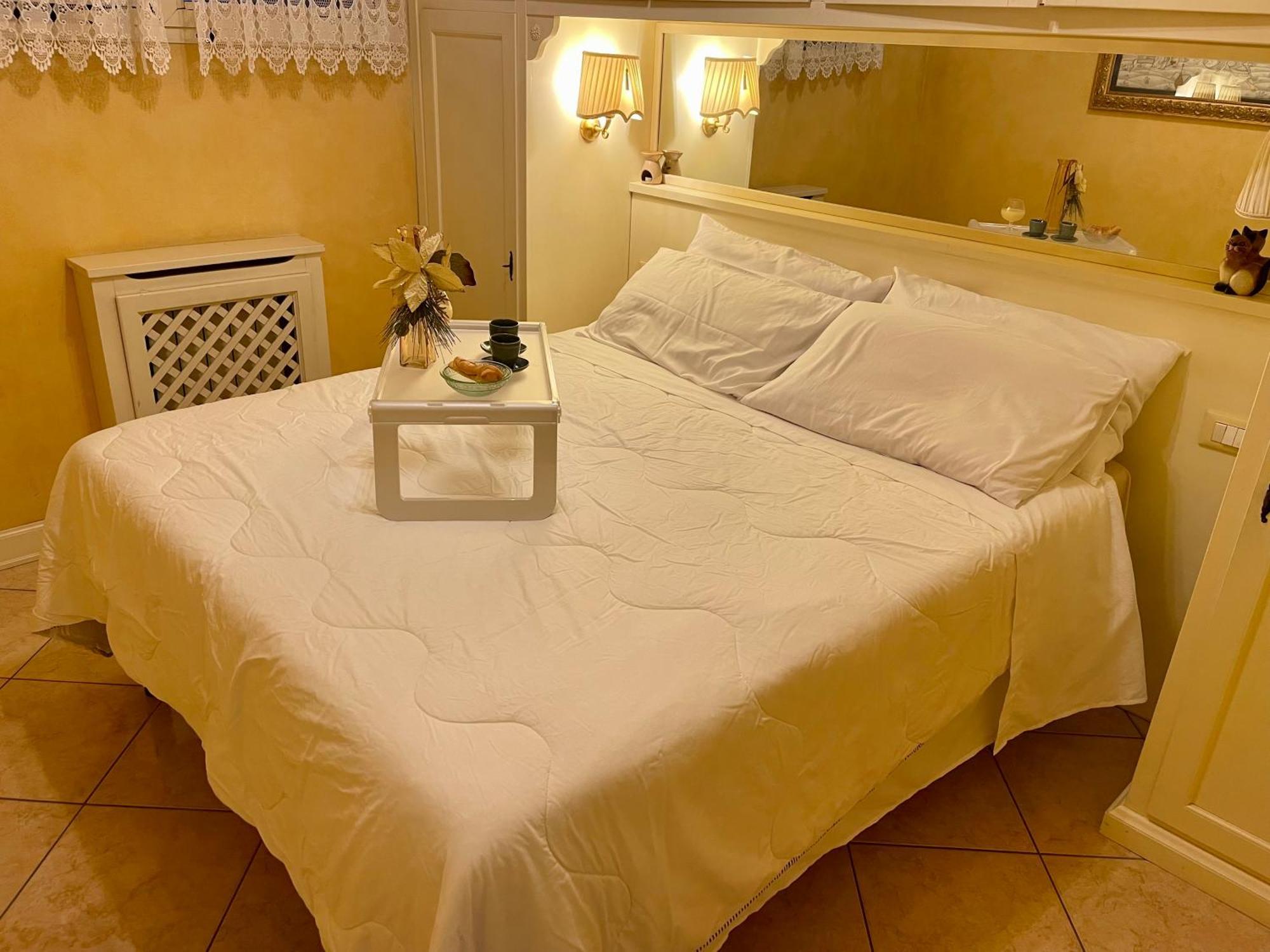 Doctor House Desenzano Apartment Desenzano del Garda Ngoại thất bức ảnh