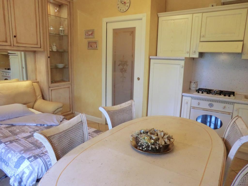 Doctor House Desenzano Apartment Desenzano del Garda Ngoại thất bức ảnh