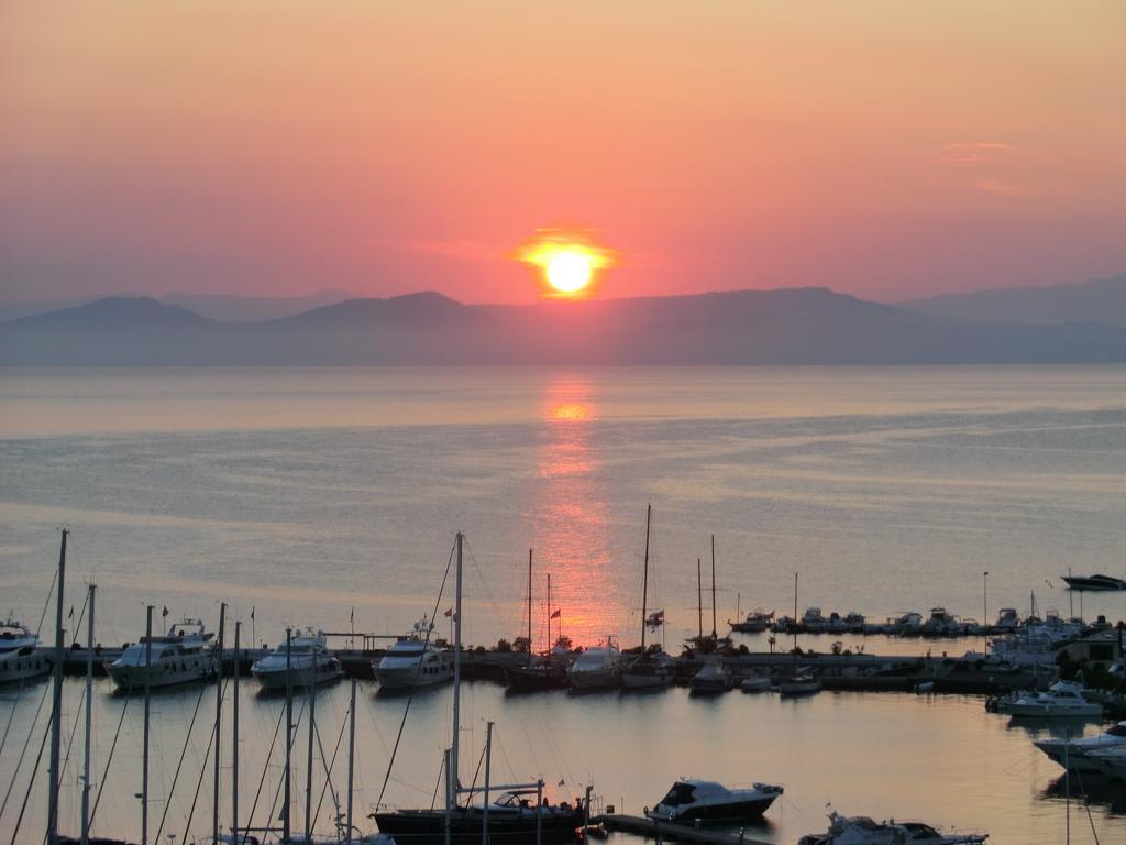 Doctor House Desenzano Apartment Desenzano del Garda Ngoại thất bức ảnh