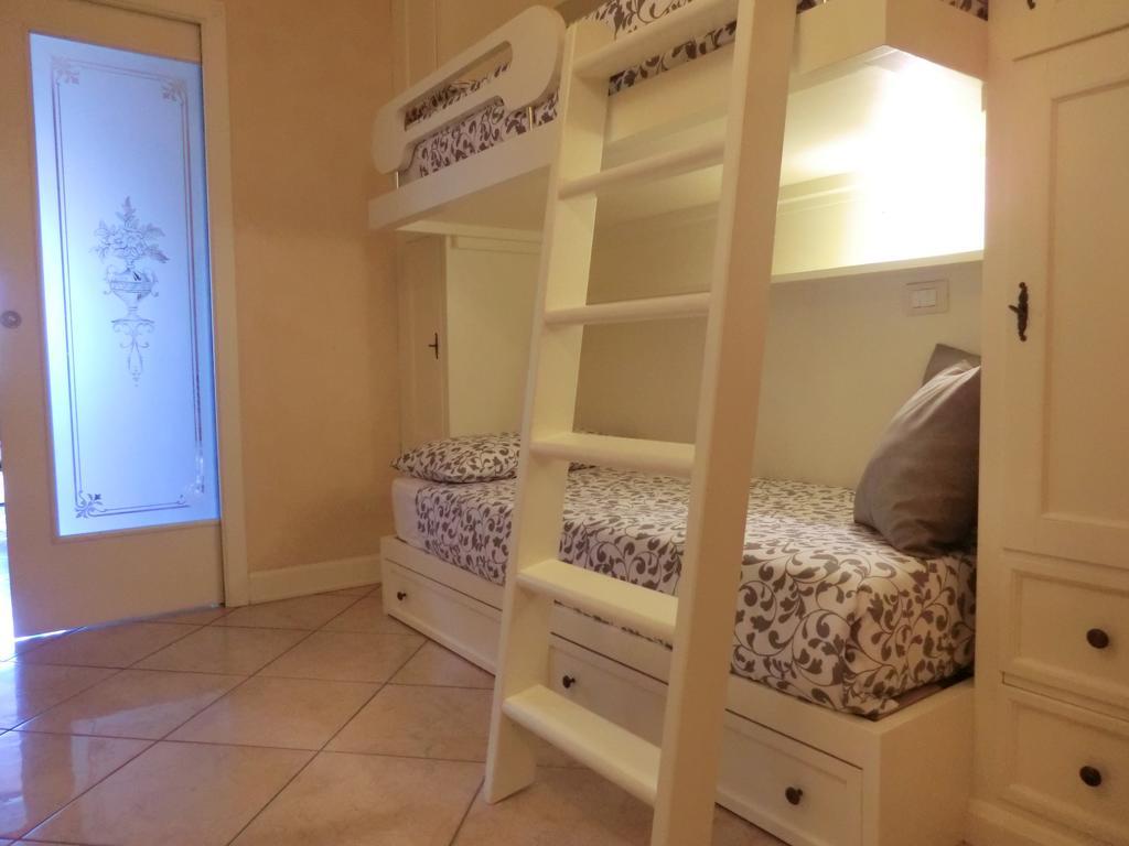Doctor House Desenzano Apartment Desenzano del Garda Ngoại thất bức ảnh