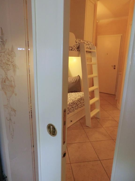 Doctor House Desenzano Apartment Desenzano del Garda Ngoại thất bức ảnh