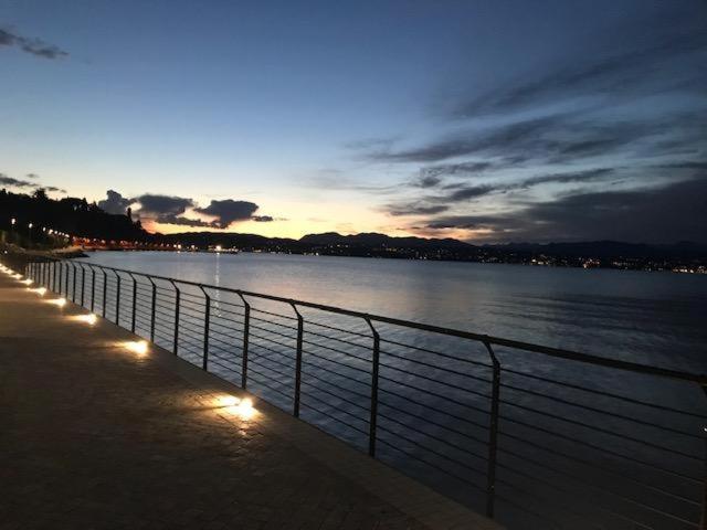 Doctor House Desenzano Apartment Desenzano del Garda Ngoại thất bức ảnh